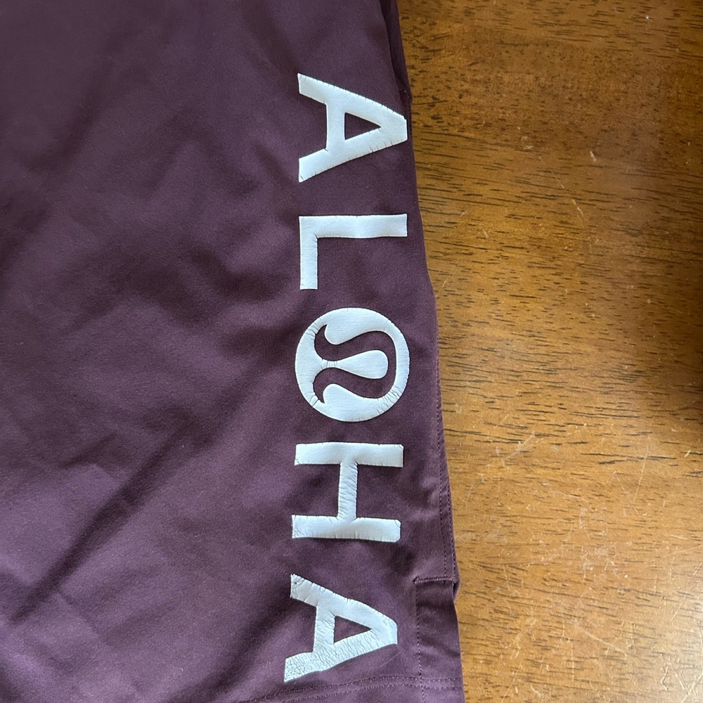 Aloha Lululemon Men's Shorts - T.H.E. Linerless Shorts 7" Plum - Size Medium - Picture 2 of 6